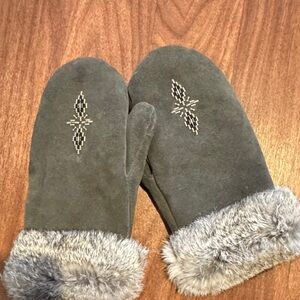 Elegant Gray Mittens with Fur Trim